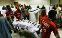 باكستان: 11 قتيلا في تدافع خلال توزيع معونات غذائية