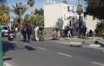  يافا: إنقلاب مركبة في الشارع الرئيسي اثر حادث طرق واصابة سائقها 