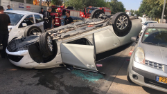 بالصور: إصابة متوسطة لشخص بانقلاب مركبة وسط مدينة يافا 