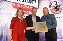   بلدية تل ابيب يافا تمنح السيد ابراهيم ابو شندي لقب رجل السنة في مجال الرياضة 