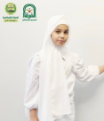 الطالبة مرام رفيق هنية من تل السبع تتم حفظ القران الكريم