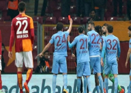 فيديو: لاعب تركي يطرد الحكم