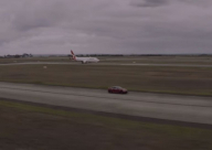 فيديو: سباق بين طائرة وسيارة