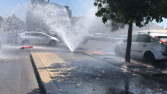 بالفيديو: انفجار أنبوب مياه رئيسي في مدينة يافا