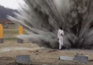 فيديو: دخلت وسط انفجار وخرجت دون خدش