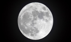 الأربعاء.. قمر أزرق عملاق وخسوف