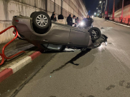  اللد: اصابة طفيفة لشخصين بانقلاب مركبة 