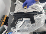  الرملة: ضبط سلاح وسموم واعتقال مشتبه 