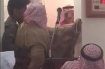 فيديو: إنزال خطيب جمعة بالقوة من أحد المنابر في السعودية !