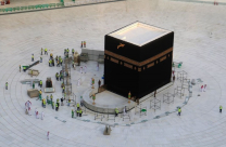 السعودية تعيد فتح الحرمين بعد إغلاقهما مؤقتا