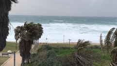 فيديو: عين على شواطئ يافا خلال العاصفة والرياح الشديدة 