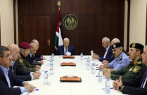 ابو مازن يبحث خطة التحرك للذهاب إلى غزة