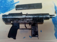  الشرطة: اعتقال قاصر من يافا "17 عاماً" بشبهة حيازة أسلحة وذخيرة