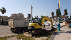 اللد : البدء بمشروع توسعة ساحة المسجد العمري الكبير "موقف السيارات"