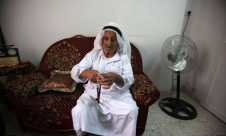 يروي مجزرة مسجد دهمش باللد - 67 عاماً وحلم العودة لا يفارق الحاج ابو صالح 