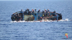 صور مروعة لانقلاب زورق يقل مهاجرين في المتوسط