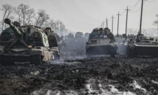 القوات الروسية تسيطر على خيرسون وكييف تعلن حالة الطوارئ