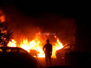 بالفيديو: أضرار اثر احتراق مخزن في حي النزهة بمدينة يافا 