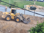  فيديو: جرافات البلدية تُباشر أعمال الحفريات في أرض مقبرة الاسعاف بيافا