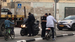 صور: الشرطة تشن حملة تحرير مخالفات ضد راكبي الدراجات في شوارع مدينة يافا