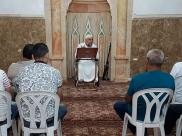 بالصور: الدرس الأول لحجاج بيت الله الحرام في مسجد المحمودية " يافا الكبير" 