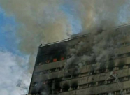  ايران: مقتل 40 شخصاً اثر انهيار مبنى مكون من 17 طابقاً في طهران 