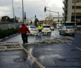  يافا: سقوط نافذة زجاجية ضخمة على مركبة دون وقوع اصابات 