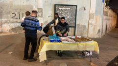 توزيع الحلويات في يافا ابتهاجاً بإطلاق سراح الشيخ رائد