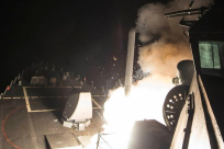 فيديو: عشرات الصواريخ الأميركية تستهدف قاعدة عسكرية بسوريا