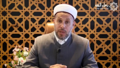  "حكم صلاة المرأة مع الأظافر الاصطناعيّة والمناكير"