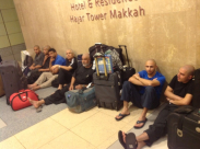 "عمرة الربيع  رحلة معاناة" المعتمرون لا يجدون مكانا لمبيت ليلتهم في مكة المكرمة