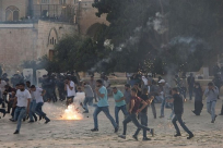 اغلاق شوارع القدس ونصب الحواجز حول المسجد الأقصى 