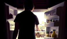 خبيرة: بعد العشاء لا بد من إغلاق المطبخ