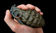 في اليمن: يعاقب أبنائه بإلقاء قنبلتين عليهما