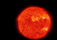 انفجارات شمسية تهدد الأرض: الأقمار الصناعية قد تخرج من مدارها