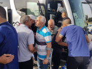 صور: عودة حافلات معتمري اللد والرملة "البرّ" إلى البلاد بسلام 