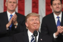 ترامب صافح عضوين بالكونغرس قبل وضعهما في الحجر الصحي