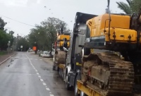  فيديو: جرافات الهدم بحراسة قوات من الشرطة تهدم بيت عائلة عربية باللد