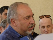 ليبرمان يُعلن استقالته ويُطالب بانتخابات مبكّرة