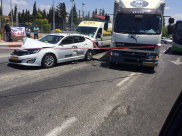 بالصور: حادث طرق متسلسل بين 4 مركبات شرق مدينة يافا 