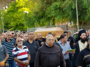  صور: جموع غفيرة تشيّع جثمان الفتاة هنرييت قرا في مدينة الرملة