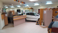  رعنانا : سائقة تفقد السيطرة وتقتحم بيت مسنين