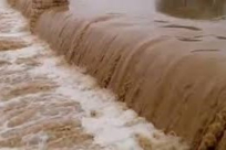 السيول تجرف 5 أشخاص بالنقب