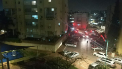  فيديو: اصابة شخصين بحريق شقة سكنية بمدينة اللد 