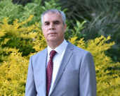 الباحث والمحاضر نادر مصاروة من أم الفحم يحصل على درجة البروفيسور