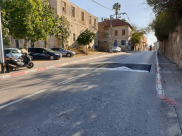  بالصور: المكملة تُنشيء مطبات في شارع ييفت الرئيس للحد من حوادث السير