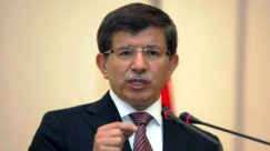 داود أوغلو: تركيا ستسقط أي طائرة تنتهك مجالها الجوي