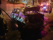  بالصور: حريق سيارة في مدينة يافا والاطفائية تهرع للمكان 