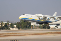  فيديو: أضخم طائرة بالعالم تهبط في مطار اللد 