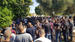 فيديو: جموع غفيرة تشارك في تشييع جثمان الشاب "سعيد الشمالي" ضحية إطلاق النار بالرملة